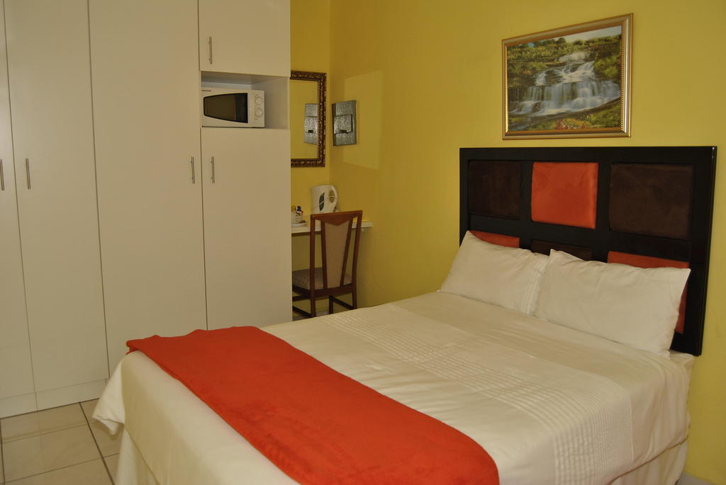 Ethen Guesthouse Полокване Стая снимка